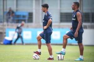 Suárez e Diego Souza ataque de respeiro
