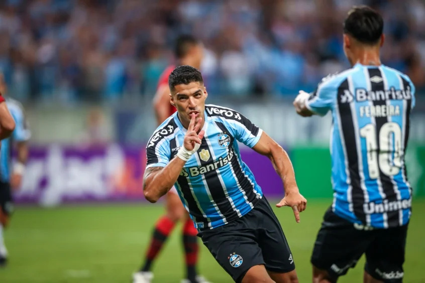 O primeiro mês de Suárez no Grêmio e seus benefícios financeiro para o tricolor