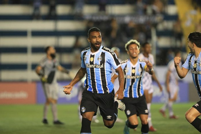 Com gol de Galdino Grêmio mantém os 100% no Gauchão