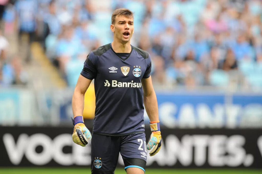 Goleiro ex Grêmio acerta com time carioca e tricolor deve receber uma bolada