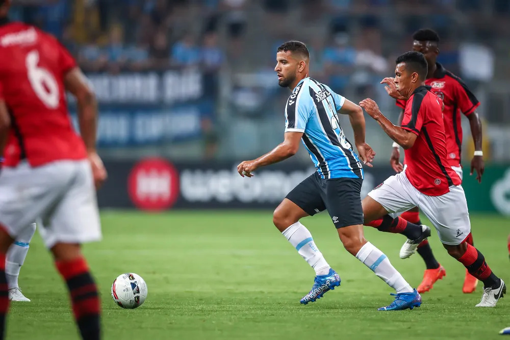 “Segundo Maicon” possível substituto no Grêmio se inspirar no ídolo para jogar em alto nível