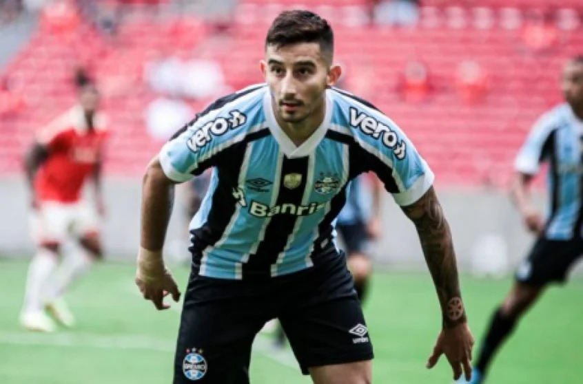 Mathías Villasanti ou Felipe Carballo saiba o tempo que cada um jogou no Grêmio em 2023