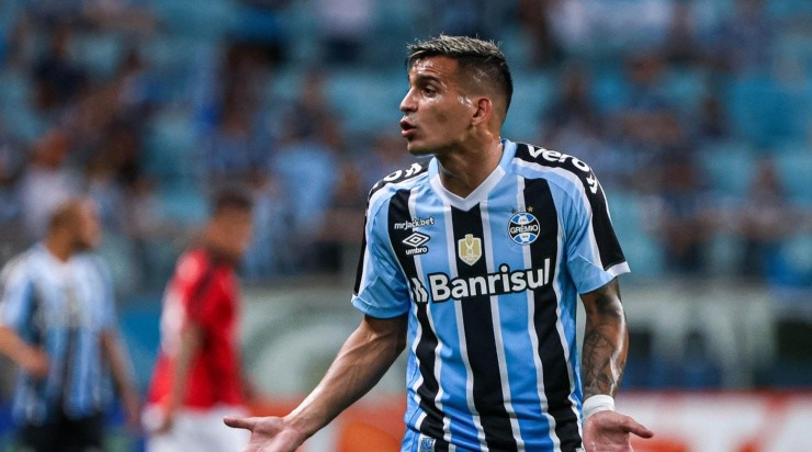 “Joga muito” Torcedores do Grêmio se rendem a meio-campista em goleada do Grêmio