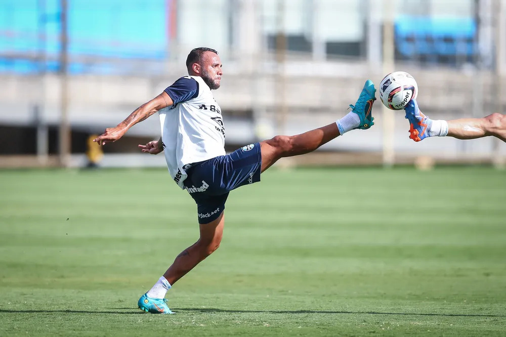 Atacante perdeu espaço no time e pode estar de saída do Grêmio