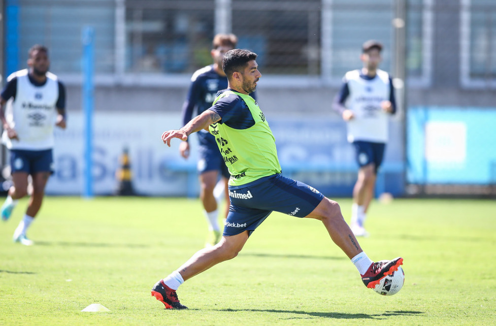 “Exemplo de jogador” Jogador do Grêmio chega cedo, treina muito, aceita broncas