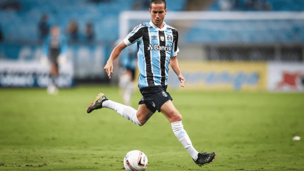 Grêmio: "Zona diferente para mim" Com poucos pontas no time tricolor Gabriel Silva Ganha espaço em nova função