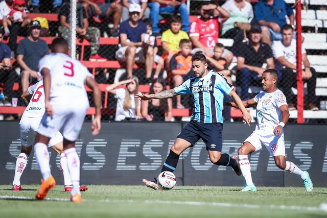 Grêmio: Após o empate diante do São Luiz jovens estreantes têm margens para crescimento e Vina acumula chances