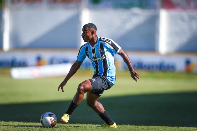 Grêmio: Após o empate diante do São Luiz jovens estreantes têm margens para crescimento e Vina acumula chances