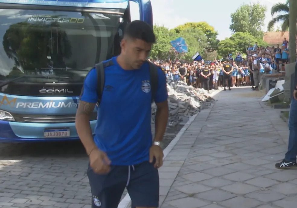 Na "terra de Renato", torcedores visitam hotel do Grêmio para ver e tirar fotos com grande jogador