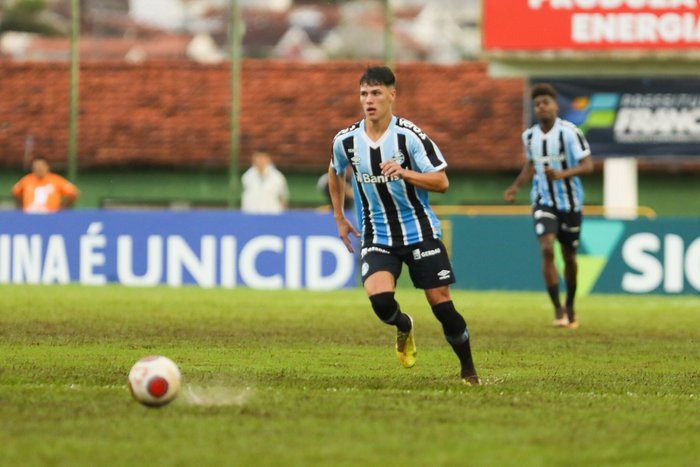 Grêmio: jovens da base viram opção na ponta sem a chegada de um reforço ainda (Michael)