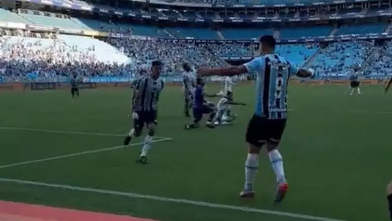 Grêmio: “Gol polêmico?" O que diz a regra sobre o lance contra o Avenida