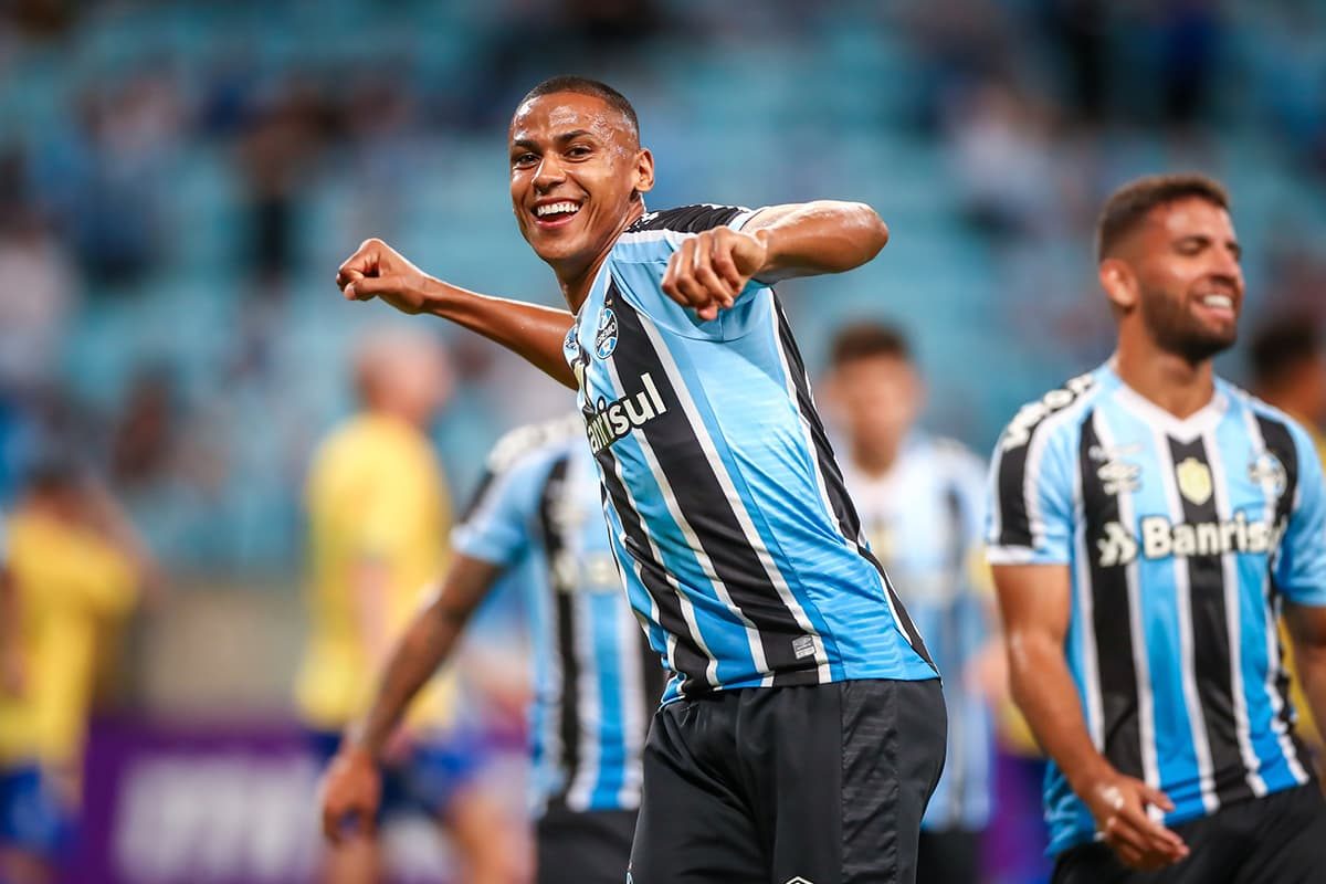 Grêmio: Na Fase De Artilheiro, Bruno Alves Assumiu A Função De Comandar ...