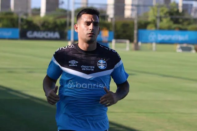 Grêmio: "Possíveis reforços vindo aí? Devido ao Alerta de lesões Renato Gaúcho tem longa conversa com dirigente