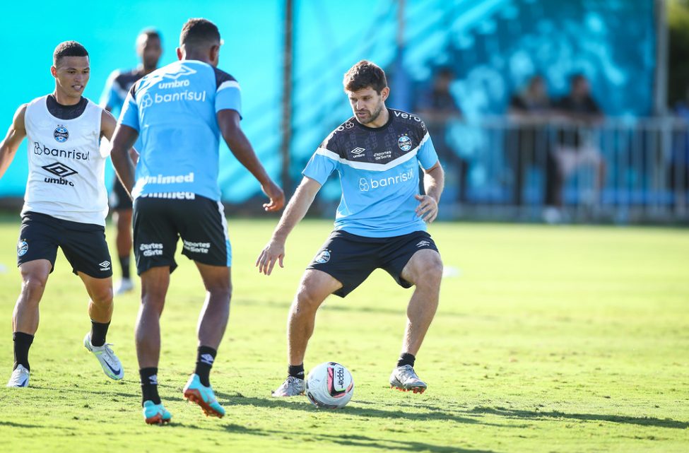 Grêmio: "Possíveis reforços vindo aí? Devido ao Alerta de lesões Renato Gaúcho tem longa conversa com dirigente