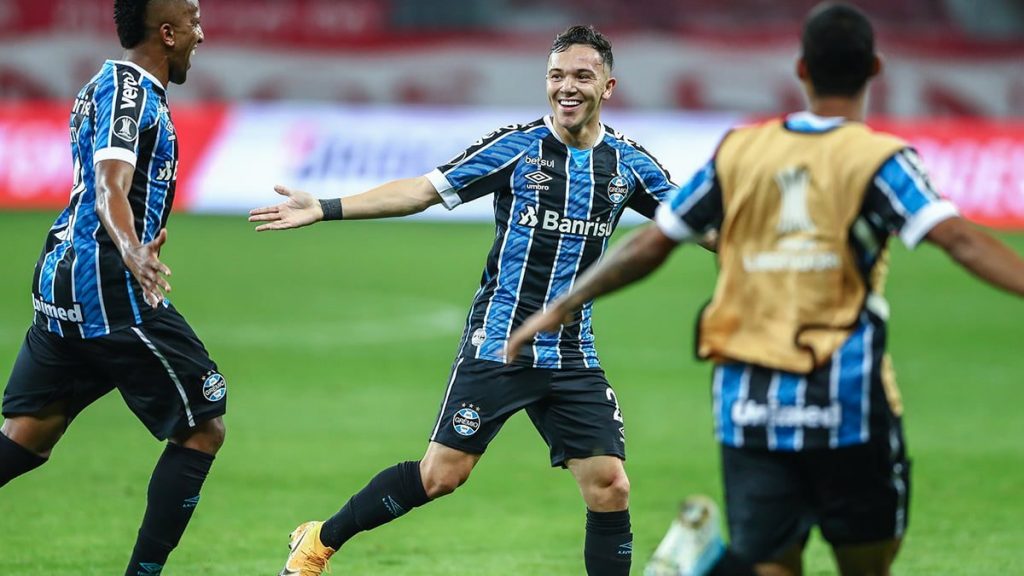 Ex-atacante do Grêmio e até meia colorado podem pintar na seleção do Paraguai