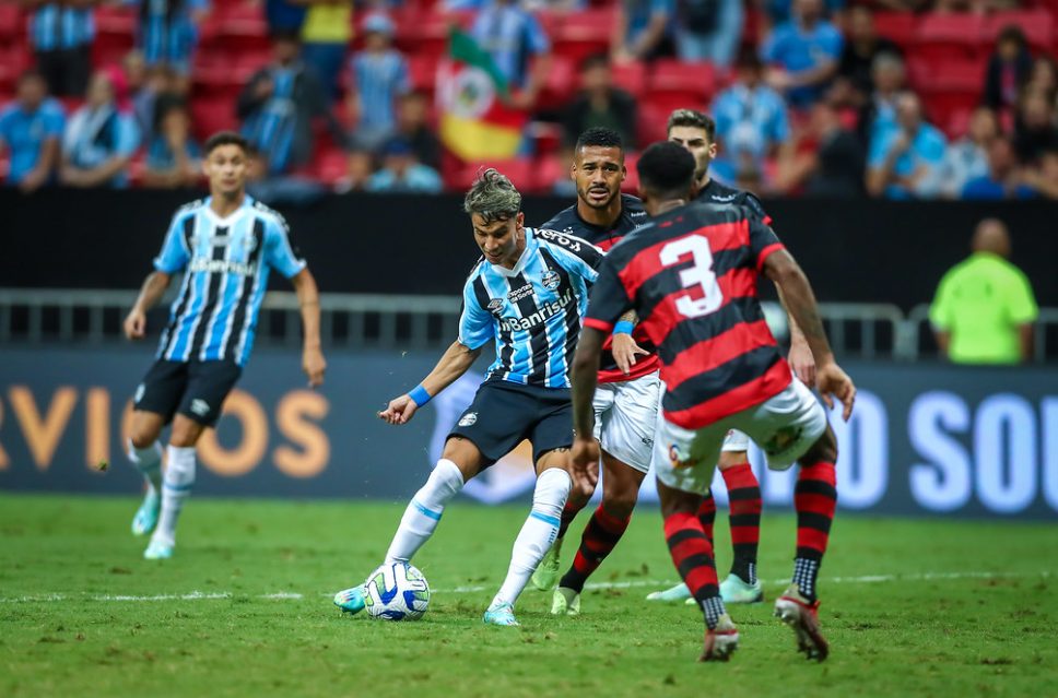 Grêmio: “Assistência de calcanhar” Com direito a jogada de craque de Suárez o Tricolor vence o Campinense e avança na Copa do Brasil