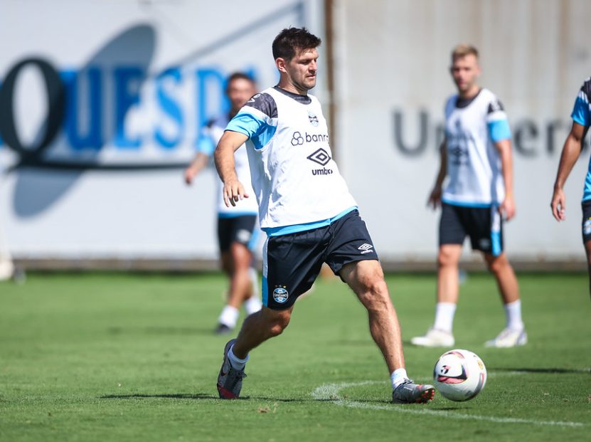 “Capitão do Grêmio em 2023” Kannemann lidera equipe em minutos no ano e deixa lesões para trás