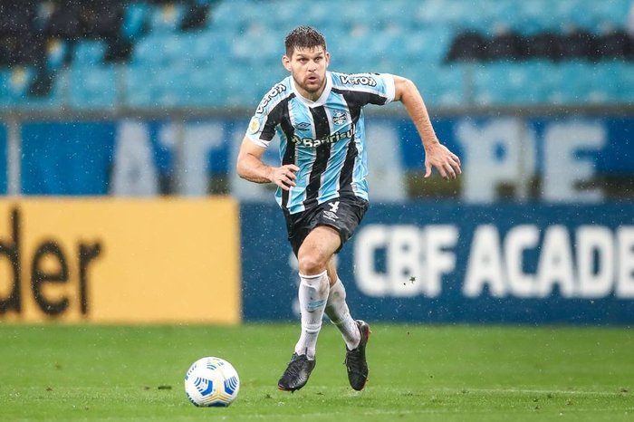 “Capitão do Grêmio em 2023” Kannemann lidera equipe em minutos no ano e deixa lesões para trás