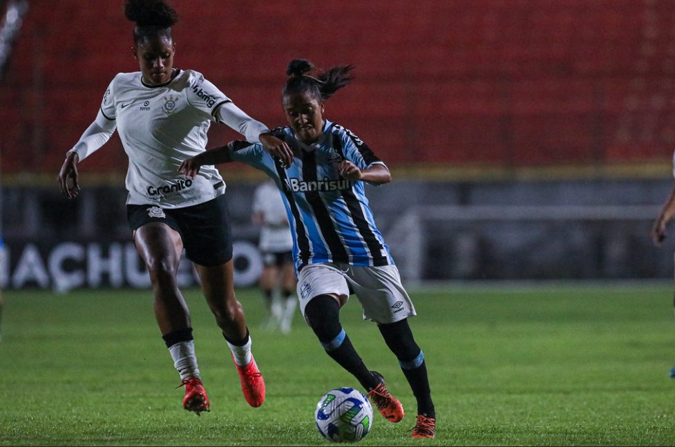 Grêmio foi derrotado pelo Corinthians segunda-feira (13) e afasta-se da zona de classificação