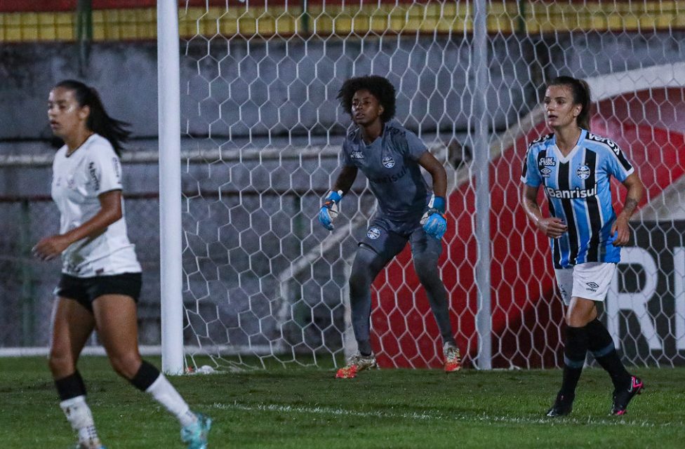 Grêmio foi derrotado pelo Corinthians segunda-feira (13) e afasta-se da zona de classificação