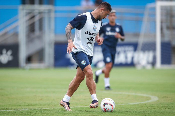 “Chegou ao limite?” Grêmio vai rever sobre seus laterais contra Ferroviário e Ypiranga