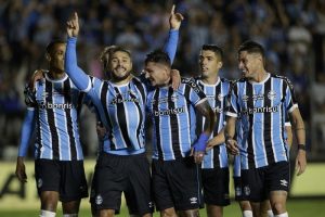 Grêmio bateu o Santos em reestreia no Brasileiro.