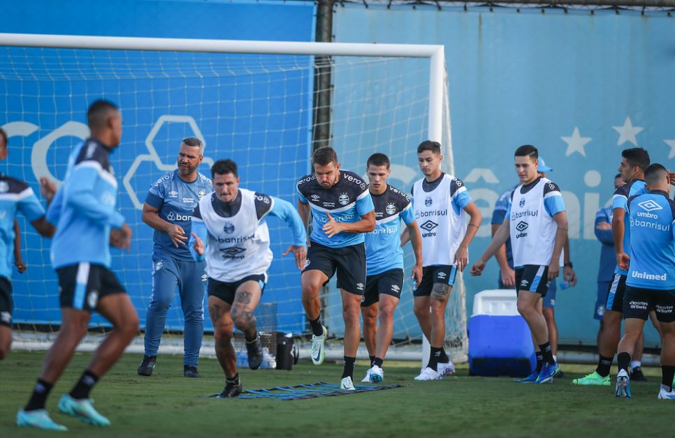 Grêmio: Lucas Silva trabalha no campo e pode retornar contra o Cruzeiro