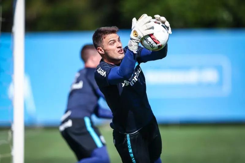 Renato Gaúcho elogia Gabriel Grando após ser bancar no gol do Grêmio: "A fila anda"