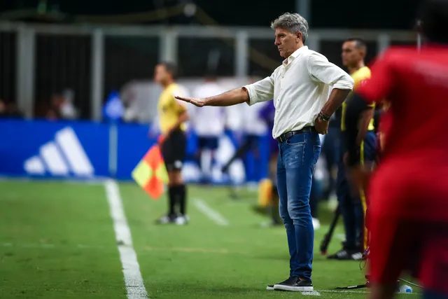 Renato Gaúcho elogia Gabriel Grando após ser bancar no gol do Grêmio: "A fila anda"