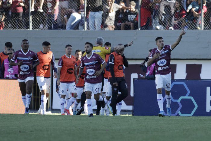 Grêmio fica no 1 a 1 com o Caxias e deixa a decisão do Gauchão para a Arena