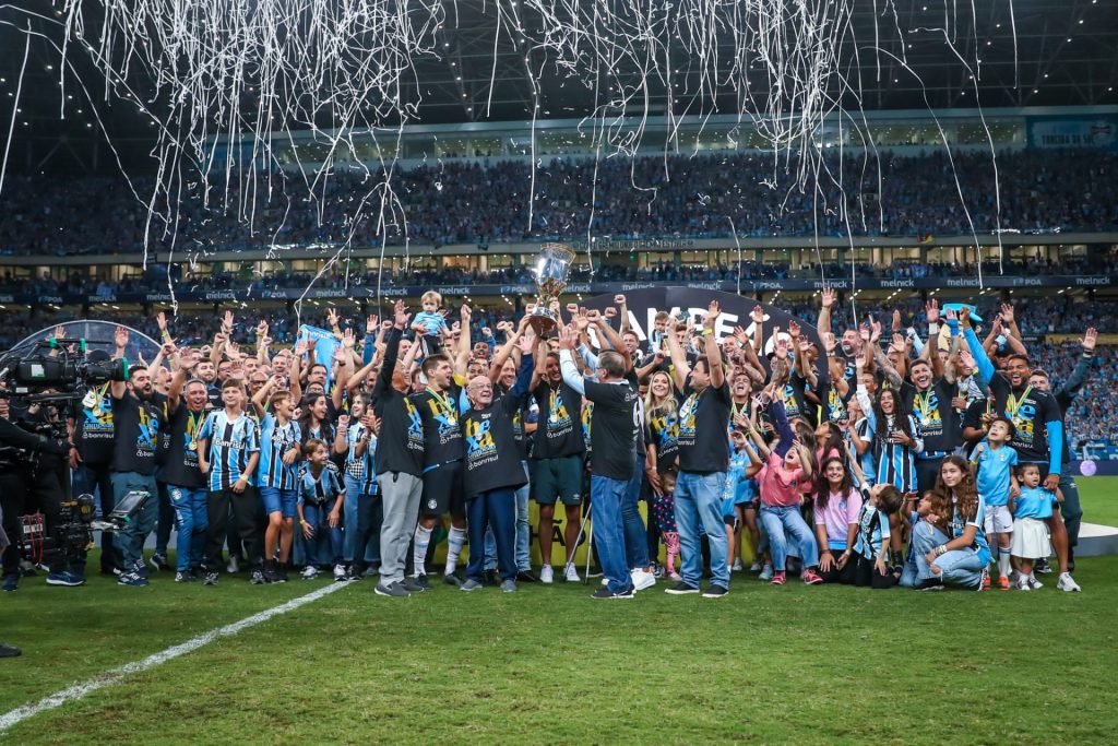 Grêmio avalia experiência de Europa do jogador. #grêmio #leiva #suarez #campeao