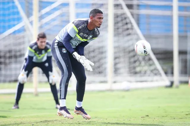 Adriel pede "oportunidade de virar o jogo" Você torcedor daria uma nova chance?