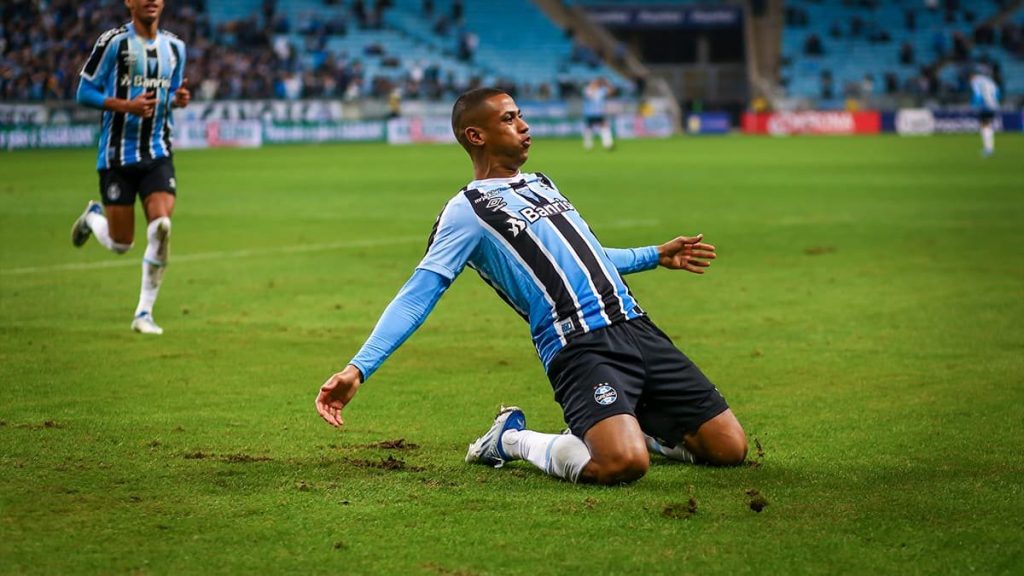 Bruno Alves alerta "Momentos de desatenção estão custando caro" após goleada sofrida ontem