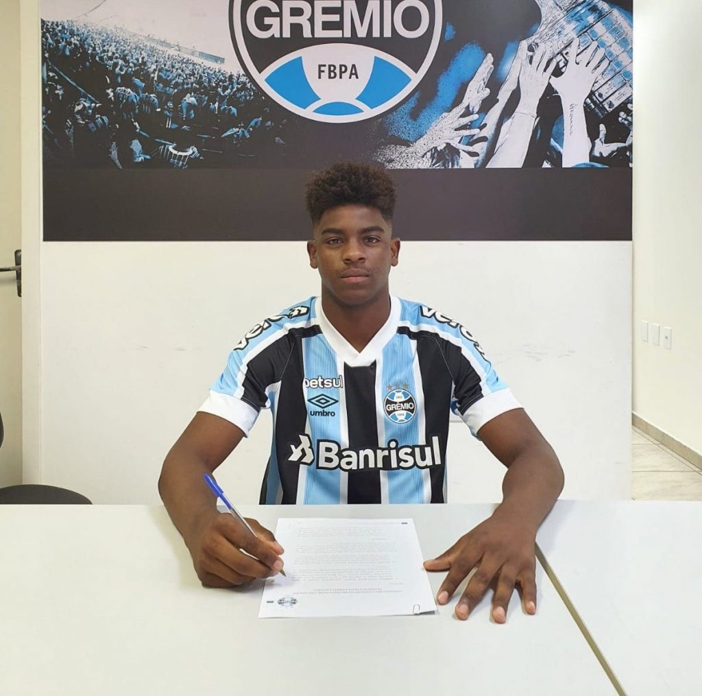 Lateral da base é a novidade entre os relacionados do Grêmio para enfrentar  o Flamengo; veja a lista, grêmio