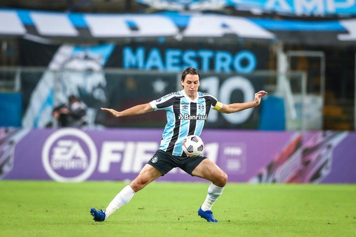 Geromel em Luta : zagueiro do Grêmio revela edema ósseo e projeta retorno o mais breve possível