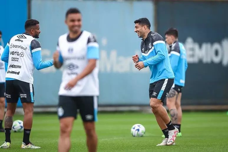 Após pausa, Grêmio retoma preparação visando duelo contra o Fluminense no contexto do Campeonato Brasileiro