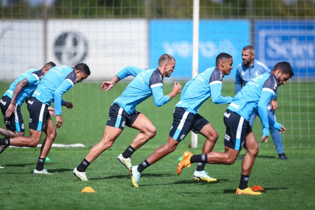 Após pausa, Grêmio retoma preparação visando duelo contra o Fluminense no contexto do Campeonato Brasileiro