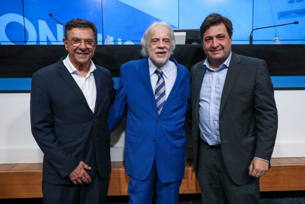 Cacalo Transborda Emoção ao Abordar Nomeação como Patrono do Grêmio: "Honra inexplicável"