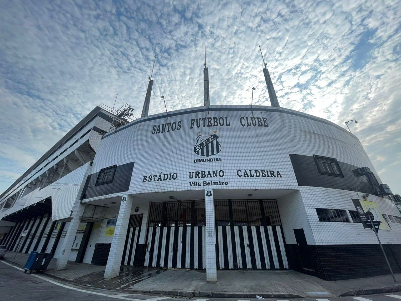 Vila Belmiro pronta para receber jogo entre Corinthians e Santos