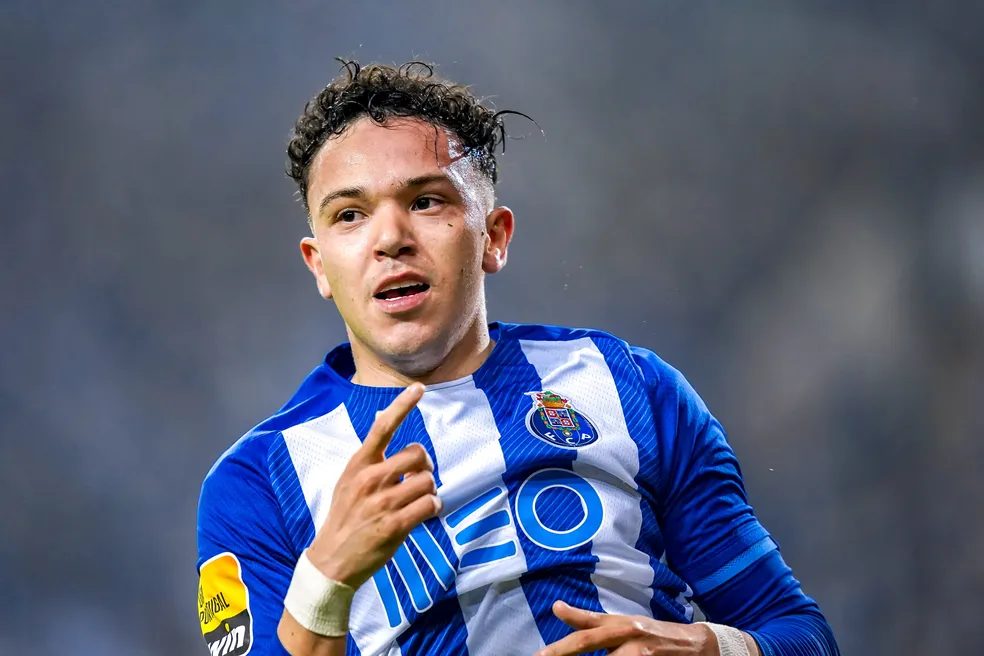 Tottenham apresenta oferta ao Porto por Pepê; saiba a quantia que o Grêmio pode receber