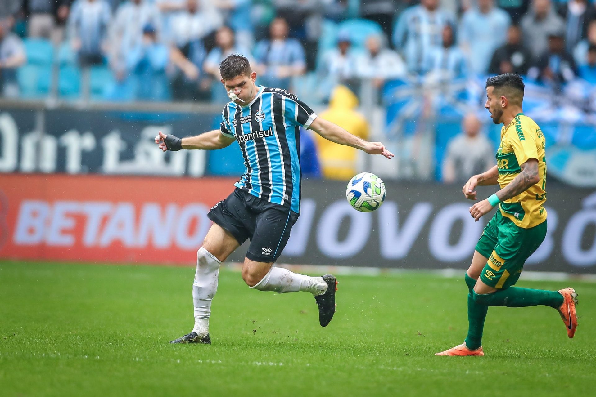 Ninguém teria coragem de fazer isso, literalmente SANGROU em campo:  Kannemann mostra porque é ÍDOLO do Grêmio e tem ATITUDE surpreendente