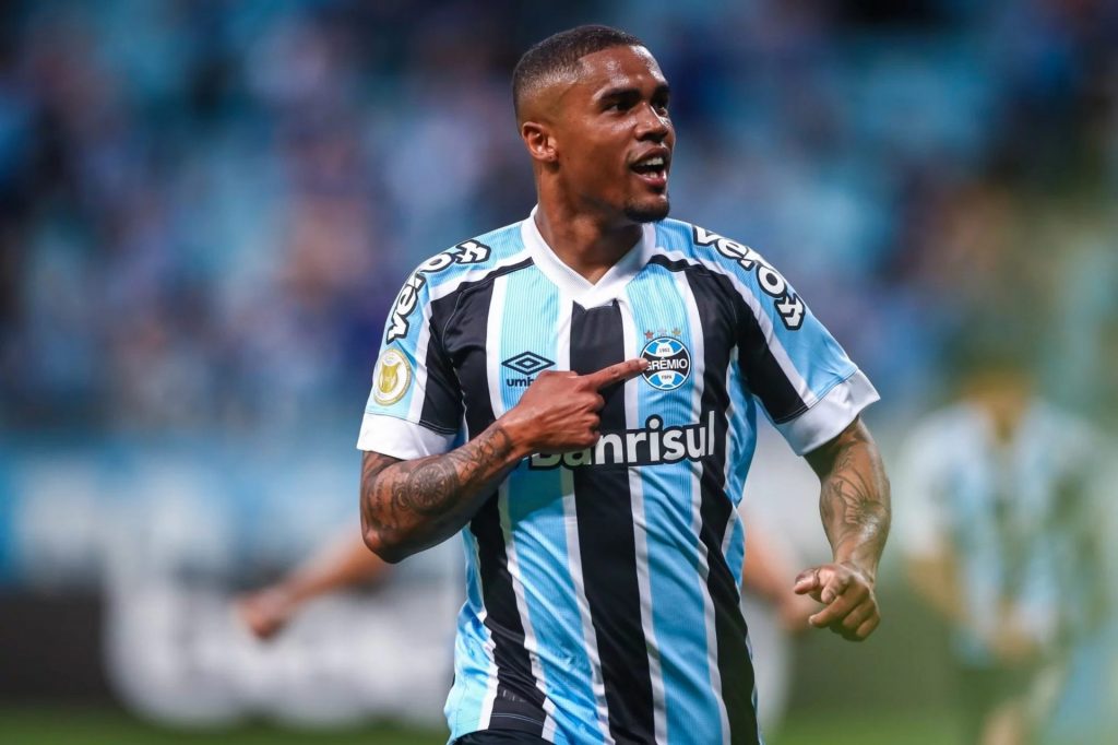 BOMBA: Empresário de Douglas Costa quebra silêncio e expõe dividida milionário que o Grêmio tem com o jogador