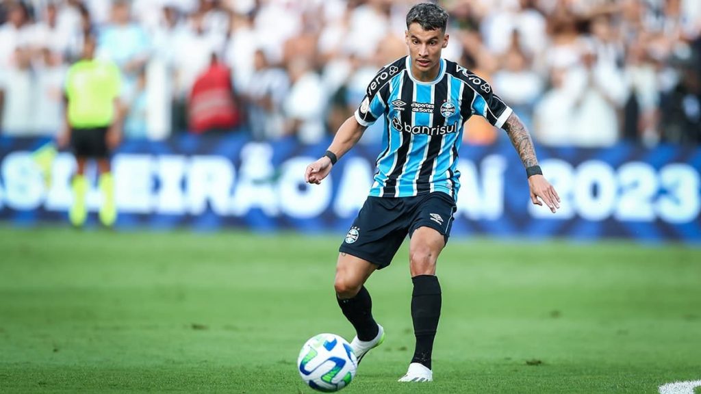 Ferreira do banco para a Fama: A ascensão de no Grêmio e sua contribuição nas últimas vitórias com seu futuro incerto!