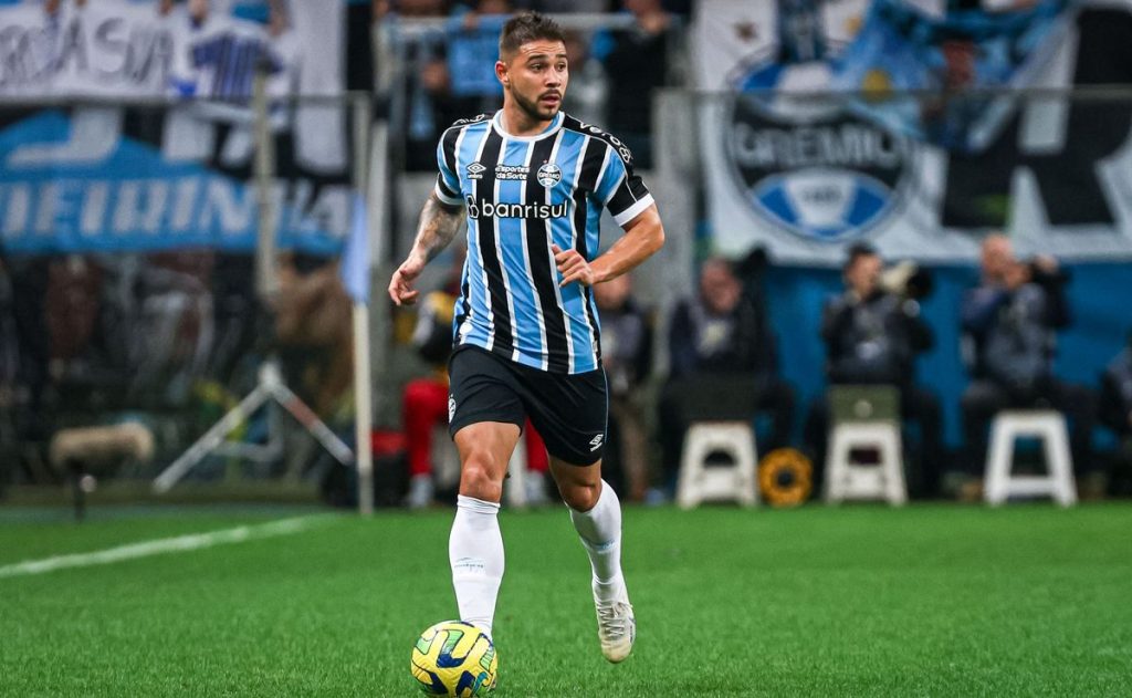 Com 273 jogos pelo Grêmio, Everton está na lista dos atletas com