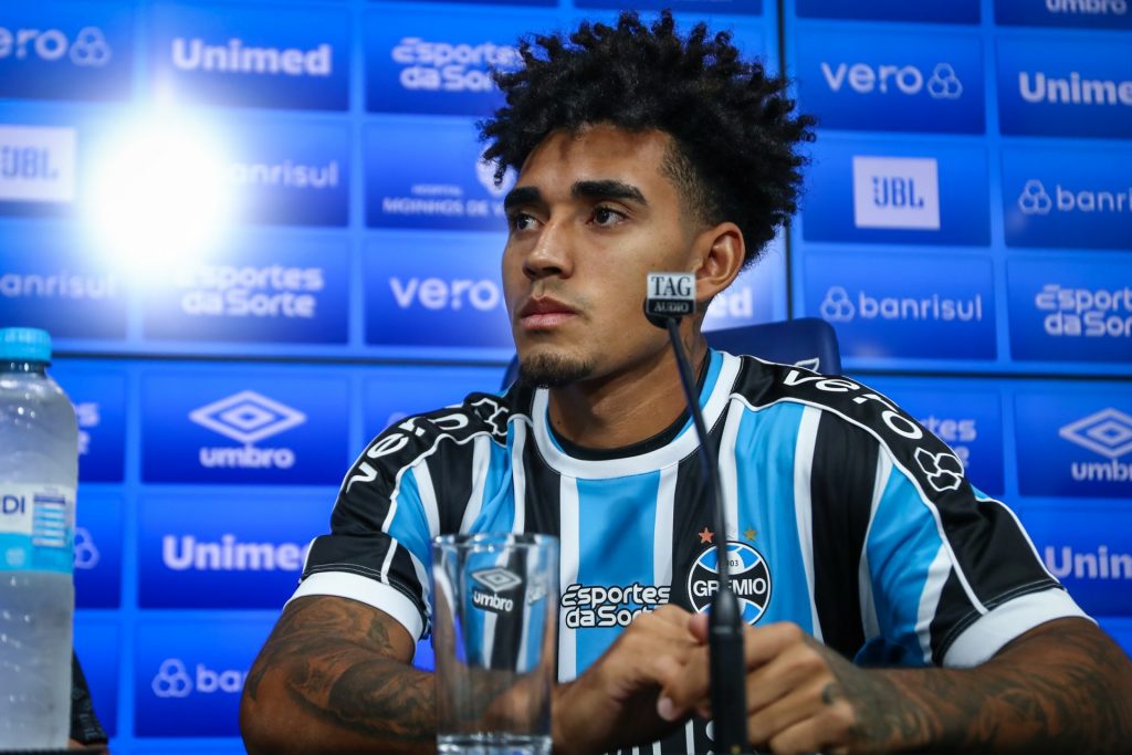 Du Queiroz é Apresentado No Grêmio E Deixa Claro Estou Preparado E Disponível Sougremio