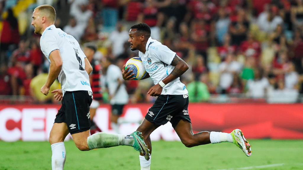 Edenilson retorna ao Beira-Rio com a camisa do Grêmio "Pra ele dar a vida em campo"