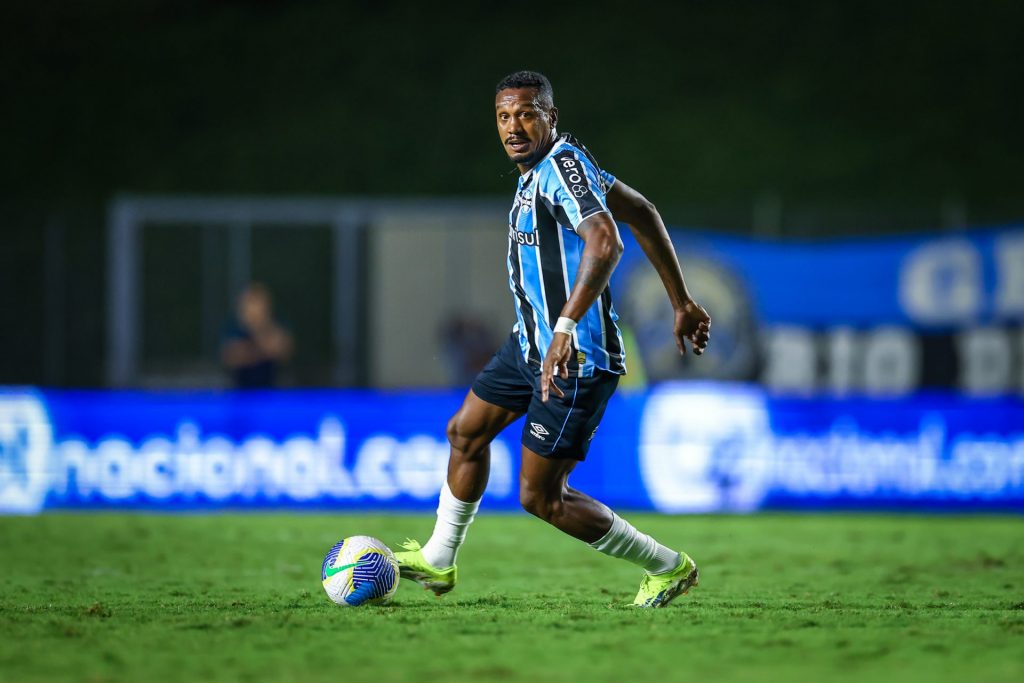 Edenilson retorna ao Beira-Rio com a camisa do Grêmio "Pra ele dar a vida em campo"