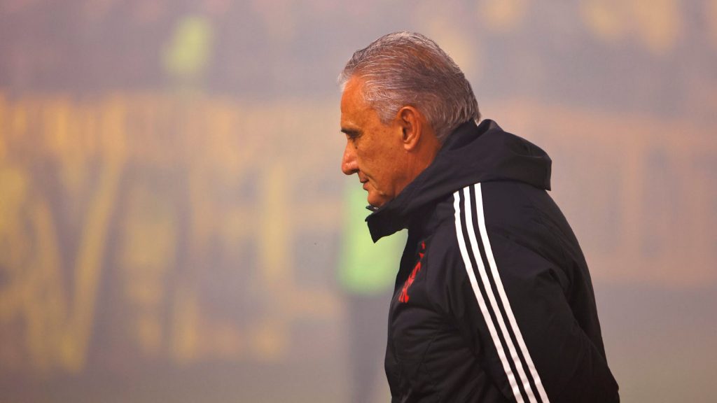 Tite no Grêmio em 2026? Técnico segue sem clube e volta a ser citado nos bastidores para 2026