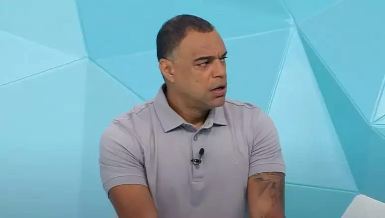 Denílson minimiza risco de rebaixamento do Grêmio e defende futebol do time de Renato