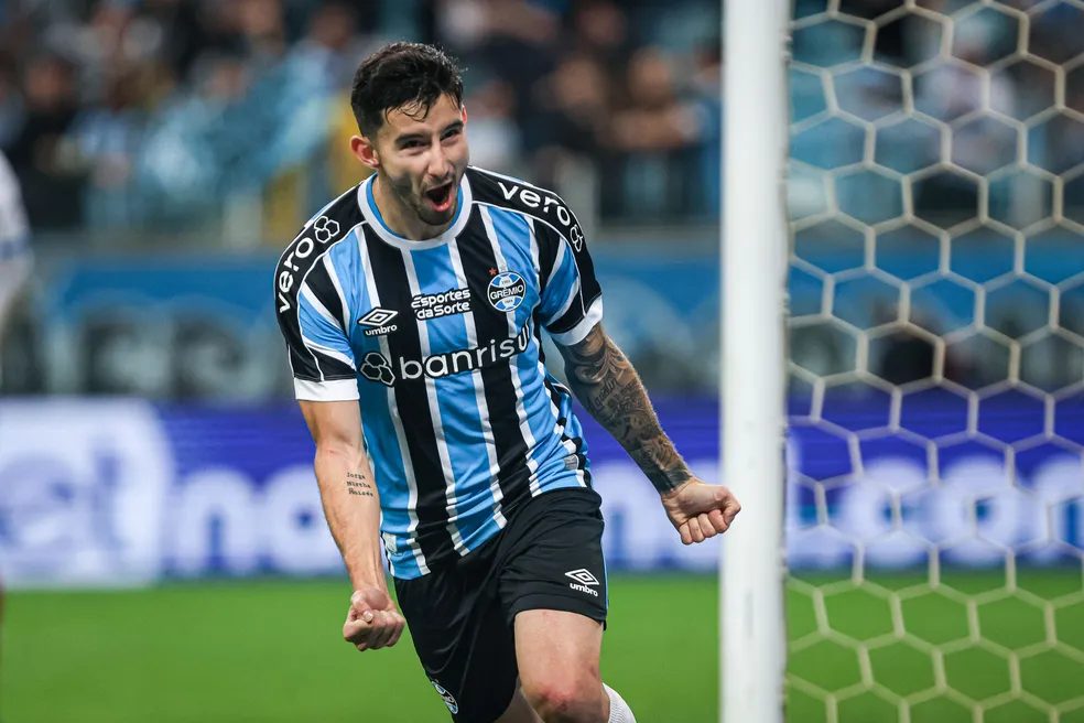 Renato encara quebra-cabeça para escalar o Grêmio